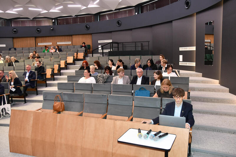 Powiększ obraz: Uczestnicy konferencji naukowej „Potrzeby społeczne w świetle zmian demograficznych zdjęcie 46