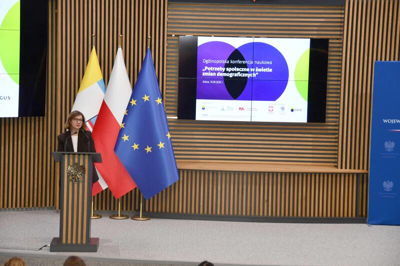 Powiększ obraz: Uczestnicy konferencji naukowej „Potrzeby społeczne w świetle zmian demograficznych zdjęcie 5