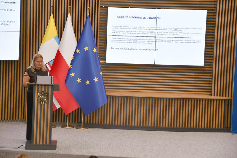 Powiększ obraz: Uczestnicy konferencji naukowej „Potrzeby społeczne w świetle zmian demograficznych zdjęcie 13