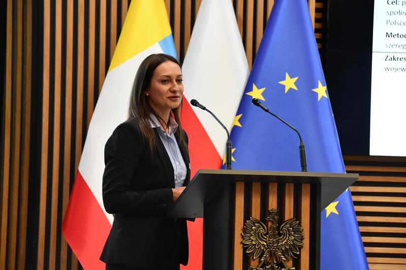 Powiększ obraz: Uczestnicy konferencji naukowej „Potrzeby społeczne w świetle zmian demograficznych zdjęcie 14
