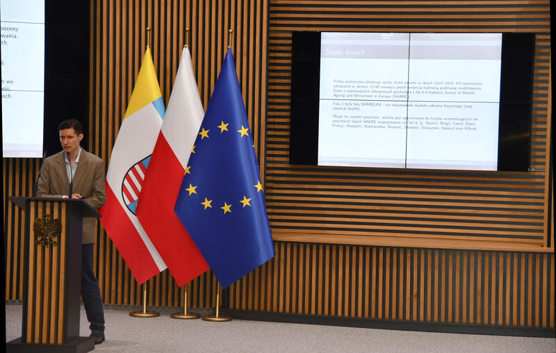 Powiększ obraz: Uczestnicy konferencji naukowej „Potrzeby społeczne w świetle zmian demograficznych zdjęcie 33