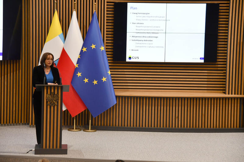 Powiększ obraz: Uczestnicy konferencji naukowej „Potrzeby społeczne w świetle zmian demograficznych zdjęcie 36