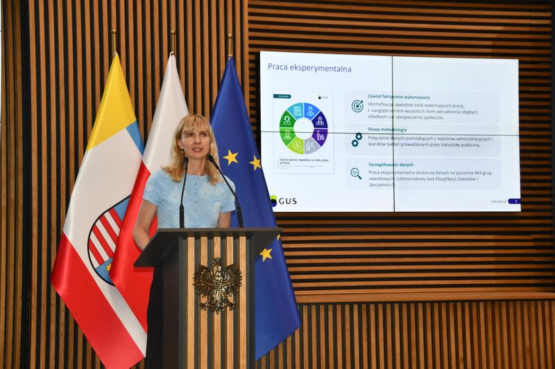 Powiększ obraz: Uczestnicy konferencji naukowej „Potrzeby społeczne w świetle zmian demograficznych zdjęcie 18