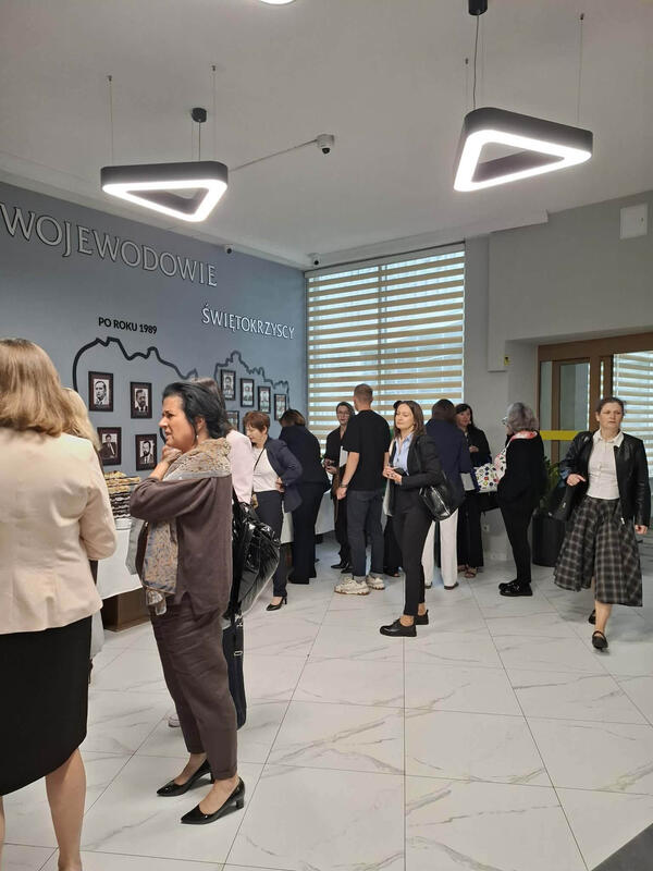 Powiększ obraz: Uczestnicy konferencji naukowej „Potrzeby społeczne w świetle zmian demograficznych zdjęcie 39